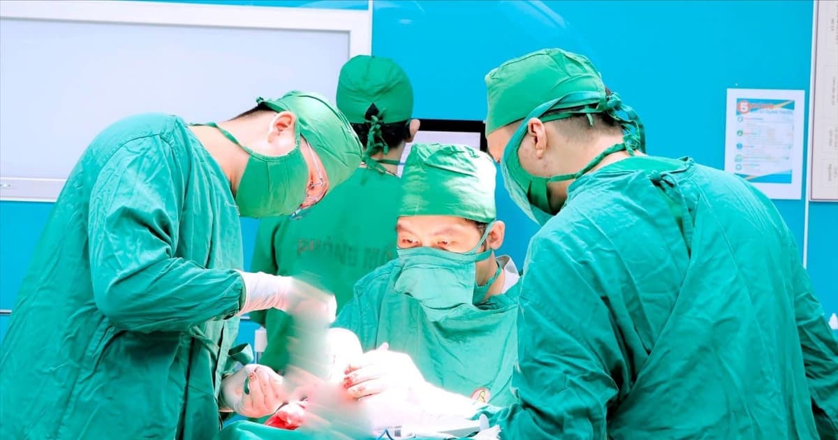 Tuyến cơ sở làm chủ kỹ thuật cao, ghép sọ tự thân cứu bệnh nhân 15 tuổi