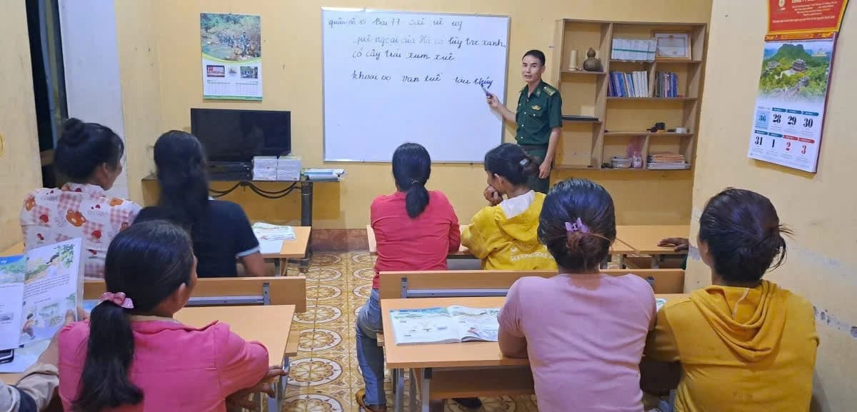 Bộ đội biên phòng gieo chữ nơi vùng biên