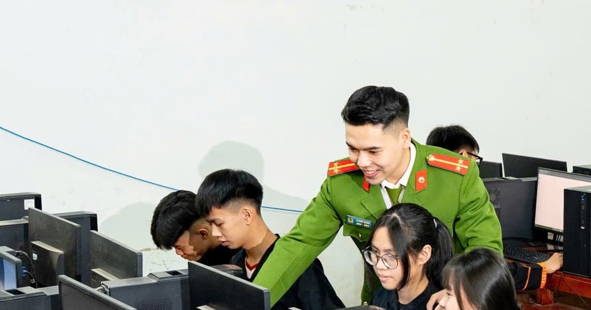 Lớp học số của những 'thầy giáo' công an trên rẻo cao Sơn Động