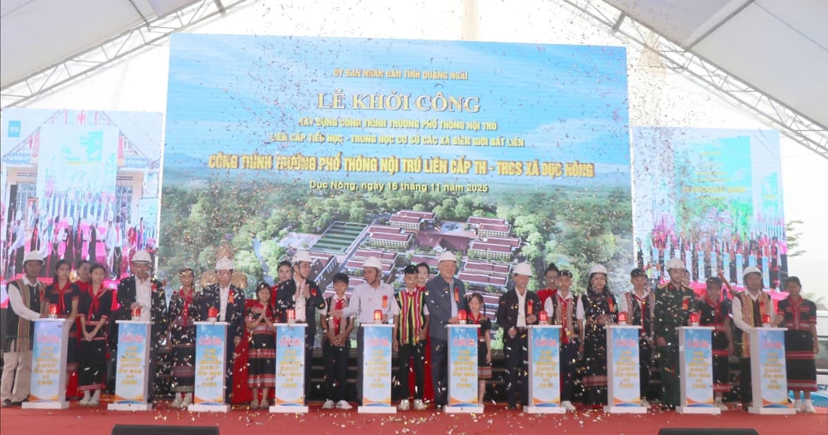 Phó Thủ tướng Thường trực Chính phủ Nguyễn Hòa Bình dự khởi công trường nội trú ở Quảng Ngãi