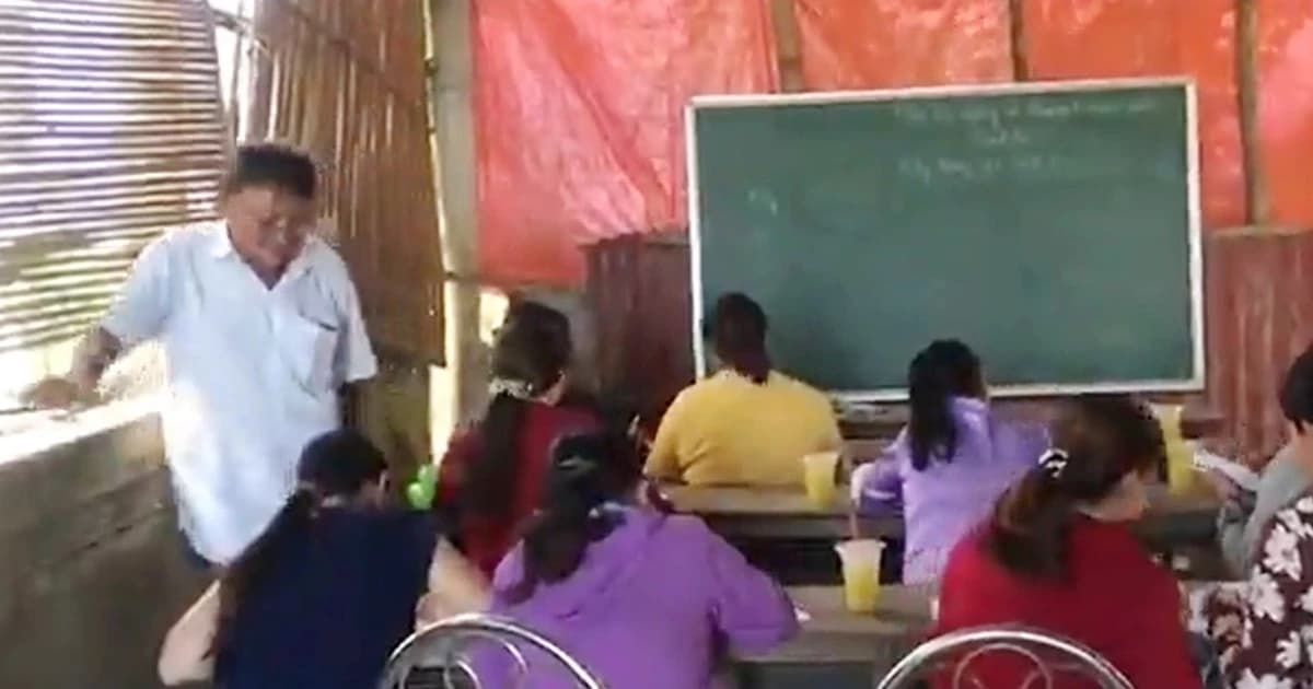 Người thầy 35 năm lặng lẽ xóa mù chữ cho người lớn tuổi vùng đầm phá Huế