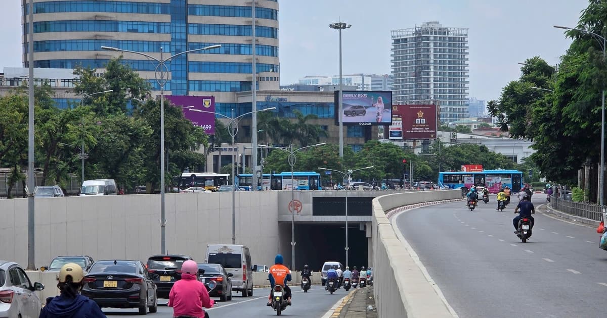 Hà Nội đề xuất cấm xe máy xăng trong vành đai 1 theo khung giờ, tiến tới mở rộng vùng phát thải thấp