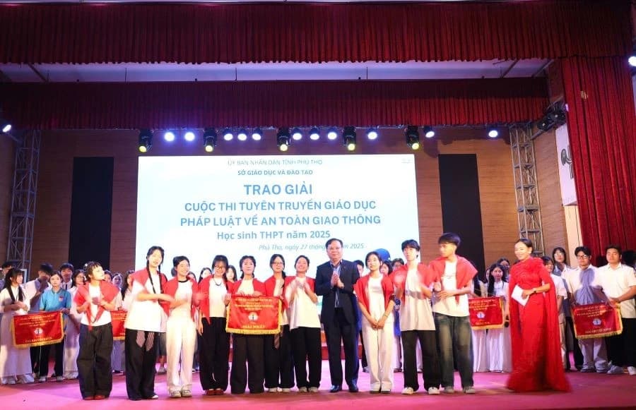 Học sinh Phú Thọ sôi nổi thi tuyên truyền an toàn giao thông