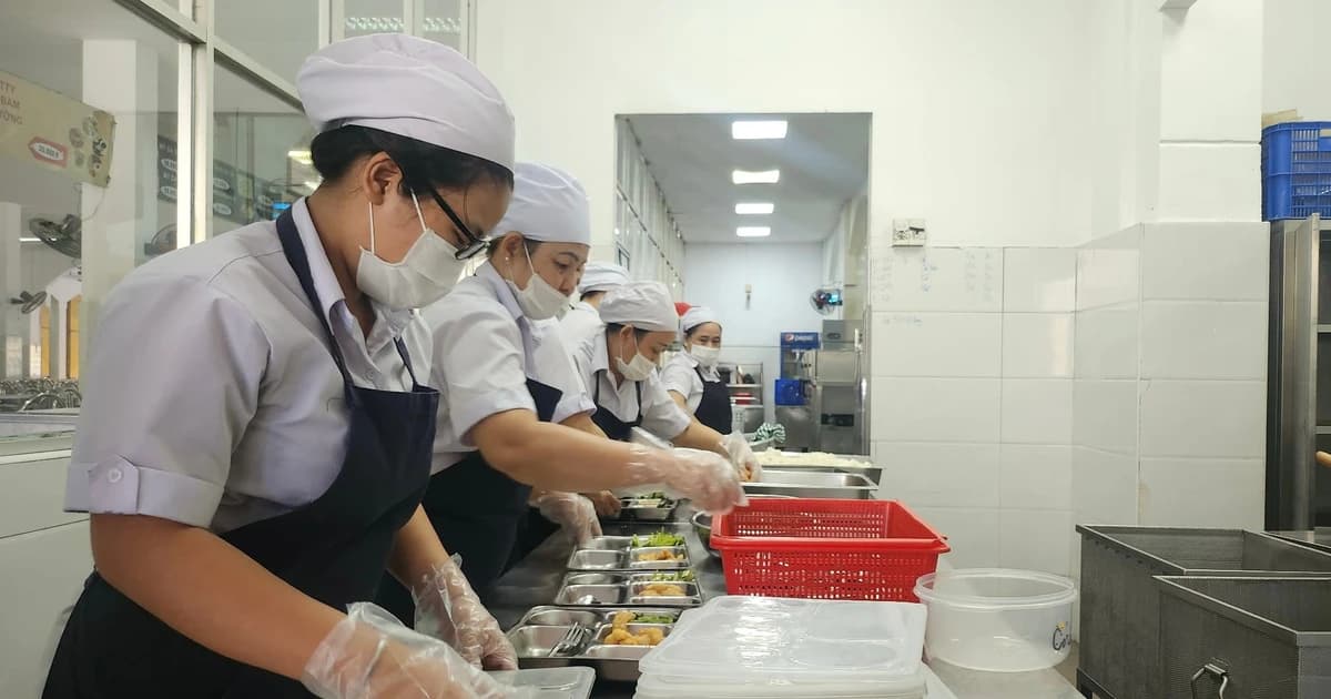 Sở GD&ĐT TPHCM đề nghị siết chặt quản lý đơn vị cung cấp suất ăn cho học sinh