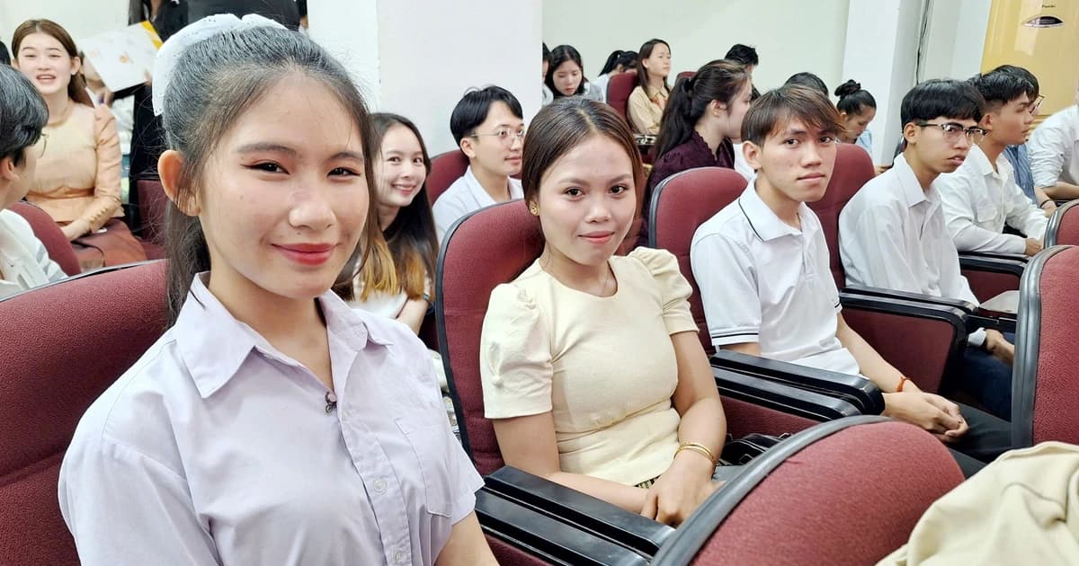 Trường Cao đẳng Huế tuyển sinh lưu học sinh Lào đạt hơn 100%