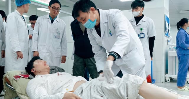 Bệnh viện Bạch Mai, Việt Đức dồn toàn lực cứu chữa 9 nạn nhân vụ tai nạn thảm khốc tại Lào Cai