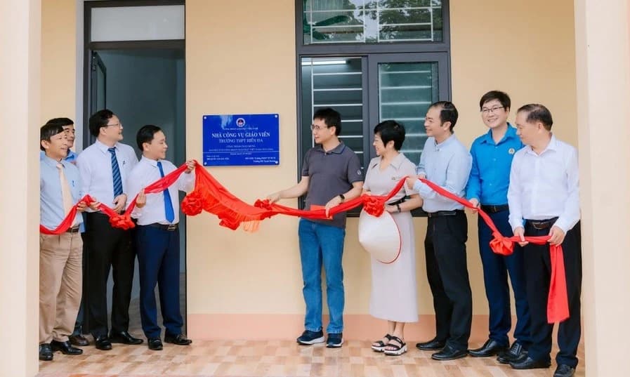 Đổi mới hoạt động CĐGDVN: Từ chăm lo trực tiếp đến bảo vệ ở tầm chính sách