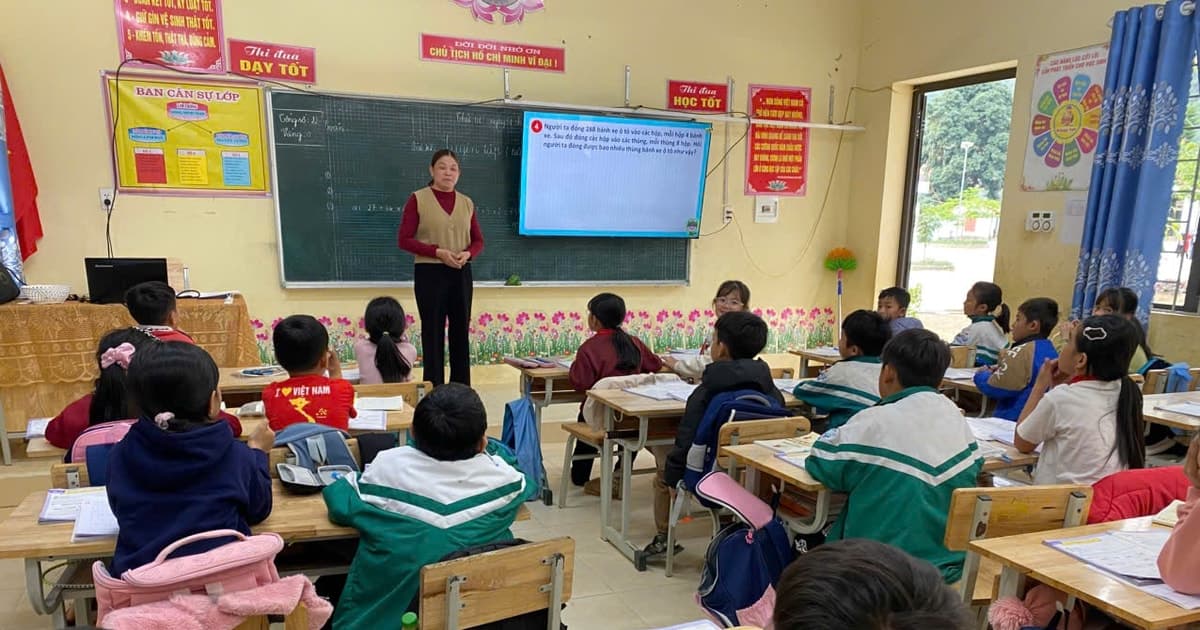 Tăng lương, tăng thêm động lực bám trường, bám bản của giáo viên vùng khó