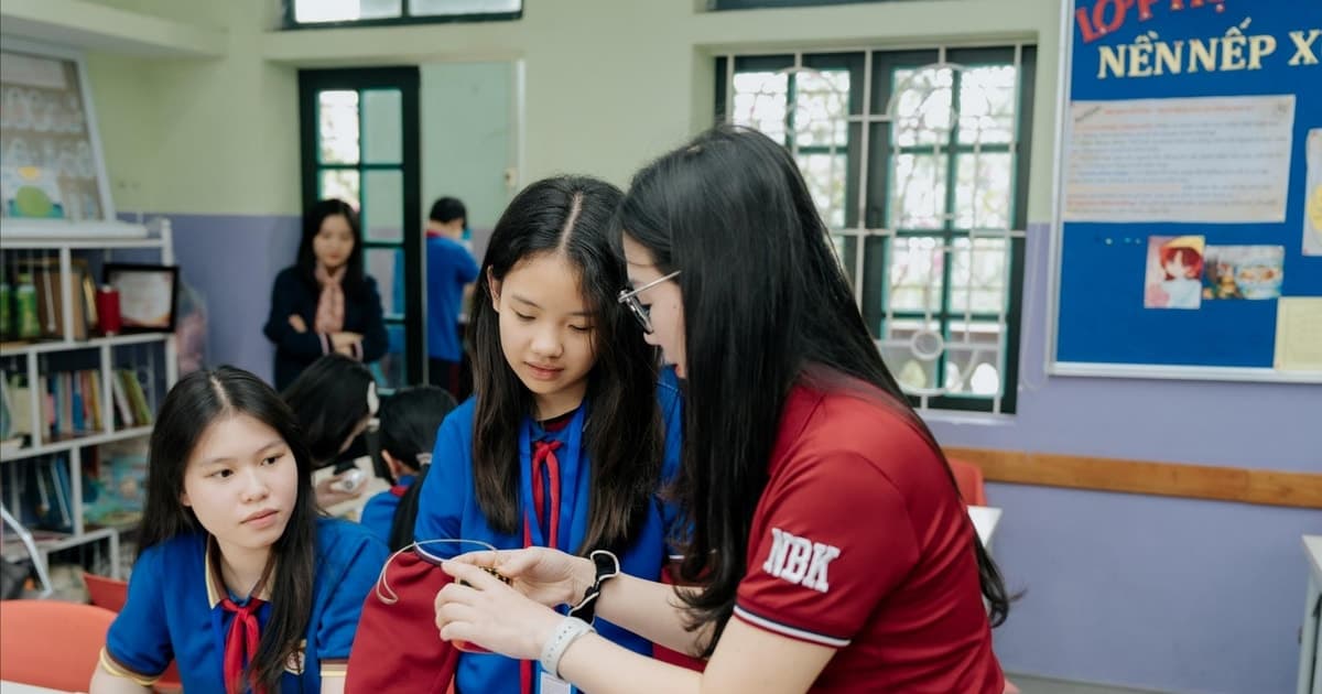 Quyết liệt từ chính sách 'siết' dạy thêm, nhưng 'điểm nghẽn' vẫn nằm ở đời sống giáo viên