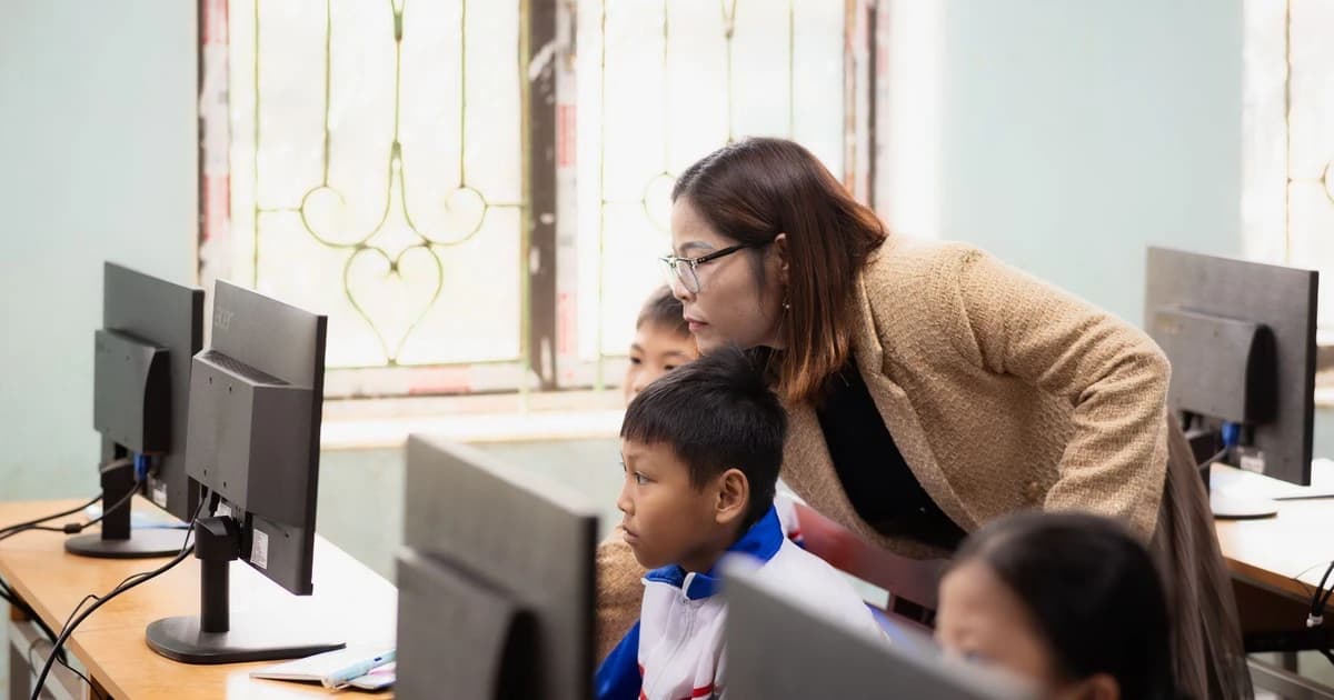 Đặt giáo viên ở vị trí trung tâm