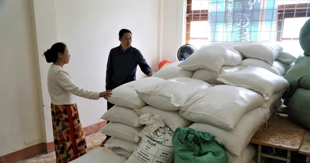 Quảng Ngãi: Hơn 4 tấn gạo hỗ trợ học sinh xã vùng khó vẫn nằm trong kho vì vướng quy định