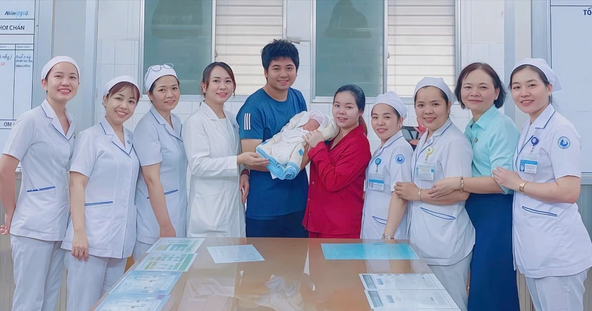 Cứu sống thai nhi sau 8 tuần trì hoãn sinh