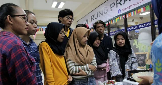 Pháp đề xuất bữa ăn 1 euro cho sinh viên