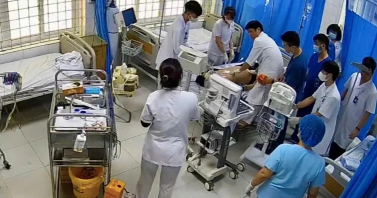 50 phút ép tim không nghỉ, cứu sống nam sinh gục ngã giữa giảng đường