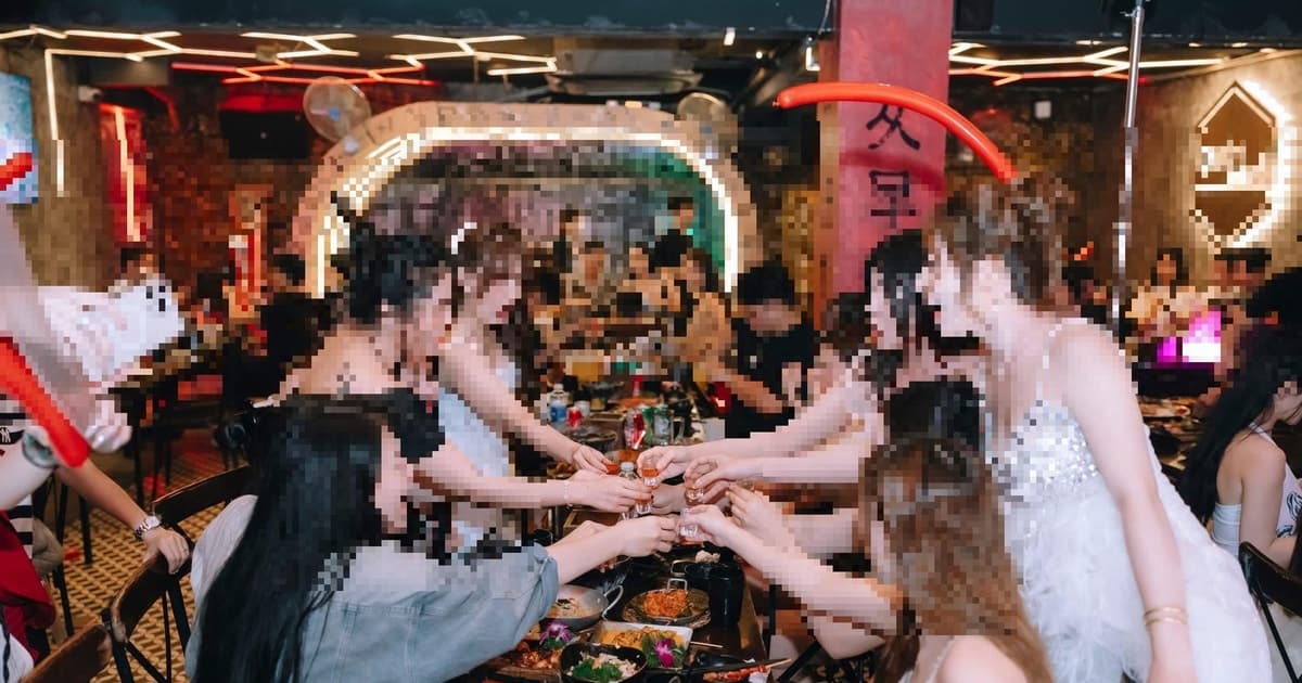 Uống rượu ngày Tết thấy nóng đỏ mặt, bác sĩ cảnh báo dấu hiệu sốc phản vệ