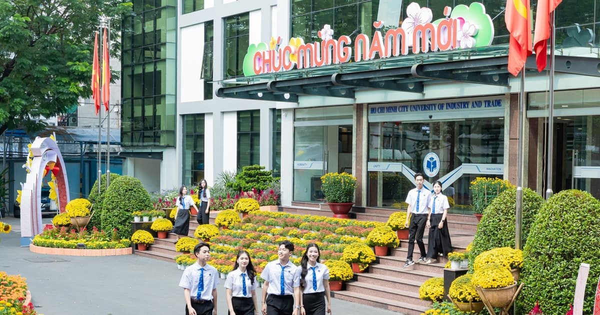 Tỷ lệ việc làm dưới 70%, trường đại học bị cấm tăng chỉ tiêu tuyển sinh