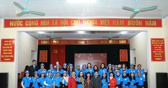 Kiều bào châu Âu về Tân Trào lan tỏa yêu thương