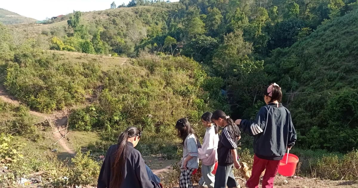 Trường học 'khát' nước giữa đại ngàn Tà Tổng