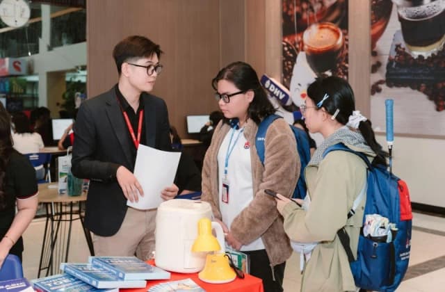 Thị trường lao động 4.0: Người trẻ thích ứng điều kiện mới