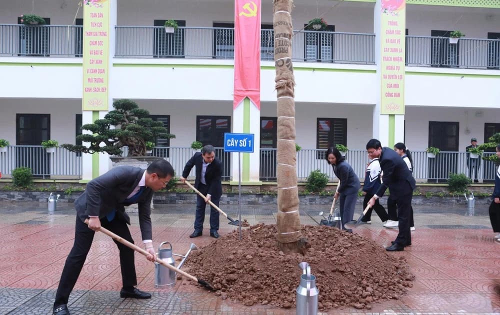 Ngành Giáo dục Hà Nội vận động trồng mới 15.000 cây xanh