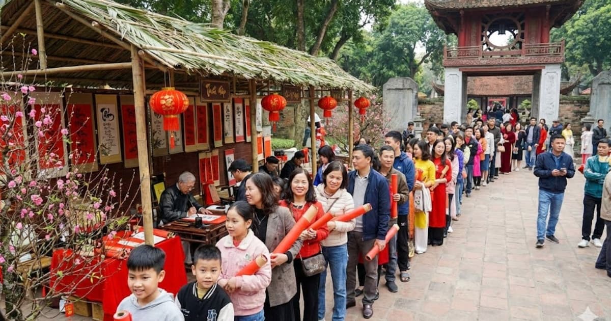 Xin chữ đầu năm: Nghi thức khởi đầu công việc may mắn