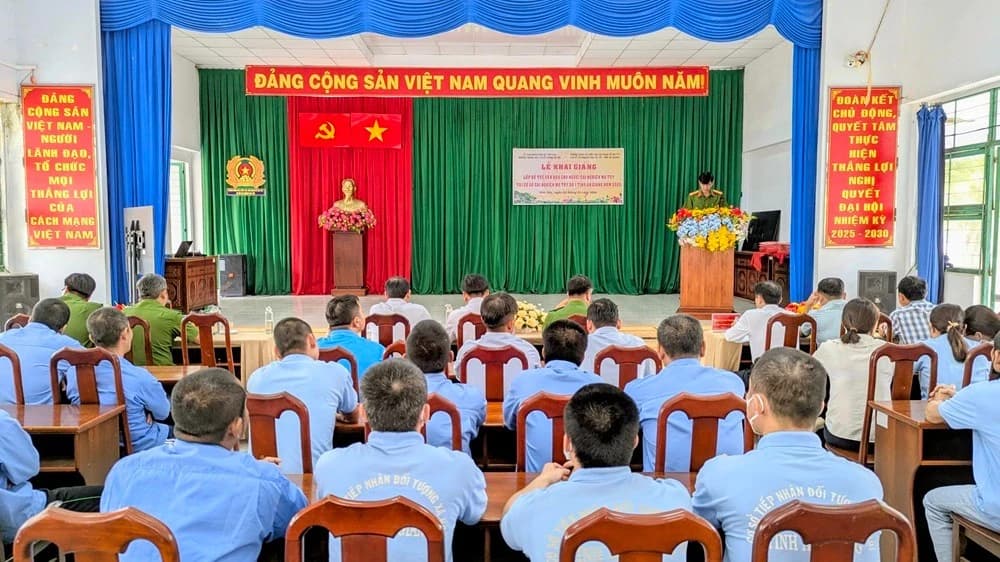 Khai giảng lớp bổ túc văn hóa cho học viên cai nghiện ma túy