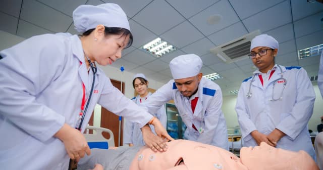 Đào tạo y khoa không chỉ trong giảng đường