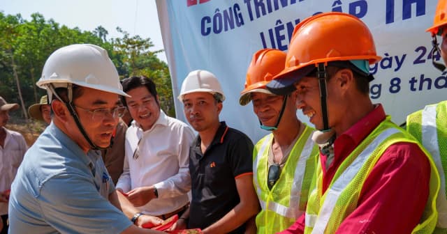 Dồn lực xây trường nơi phên giậu Tổ quốc