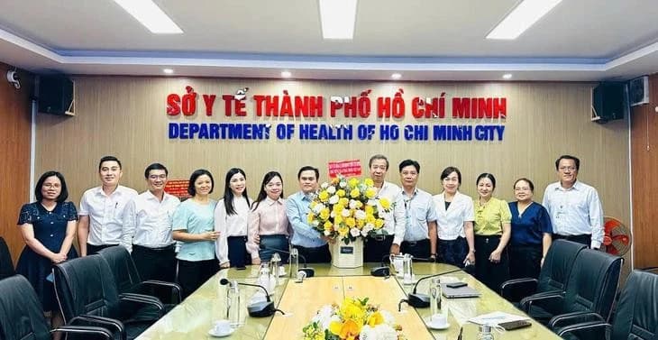 TPHCM tri ân cán bộ lão thành ngành y tế nhân Ngày Thầy thuốc Việt Nam