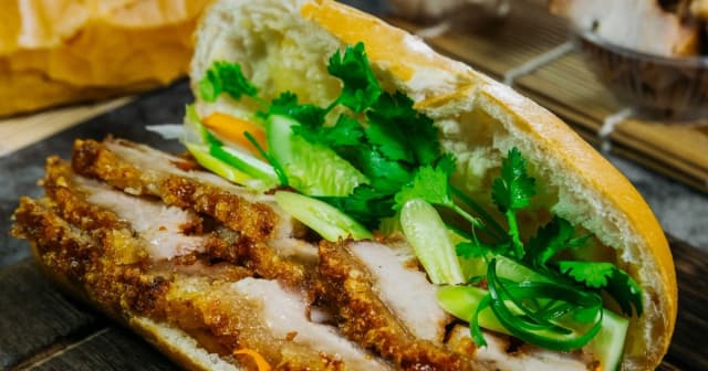 Đề nghị truy xuất nguồn gốc vụ 22 người nghi ngộ độc bánh mì ở TP HCM