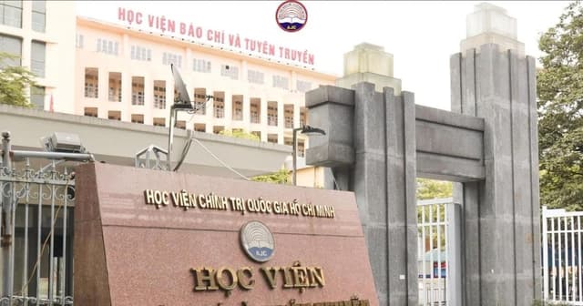 Sáp nhập cơ quan báo chí, sinh viên còn cơ hội việc làm?