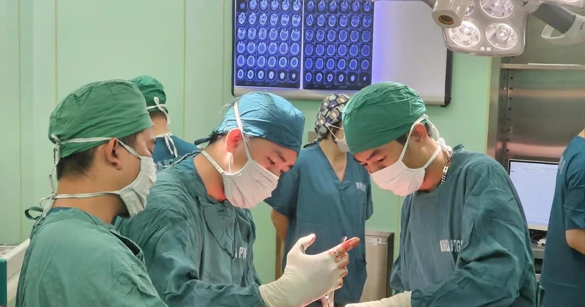 Phối hợp bệnh viện tuyến trên, liên tiếp phẫu thuật thành công hai ca bệnh nặng