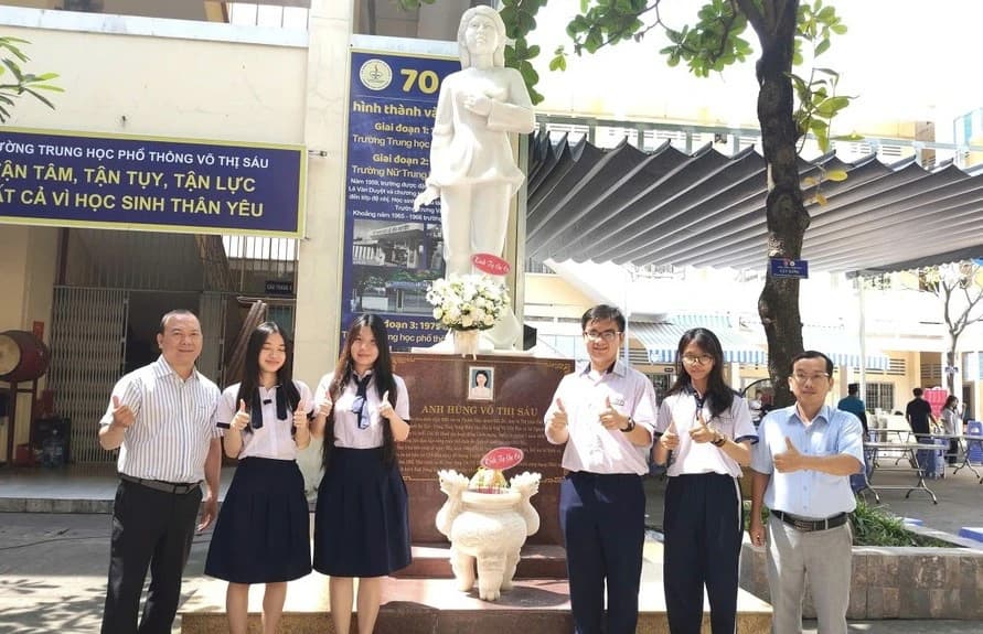 Giành giải Nhất môn Lịch sử nhờ 'tủ sách ba thế hệ'