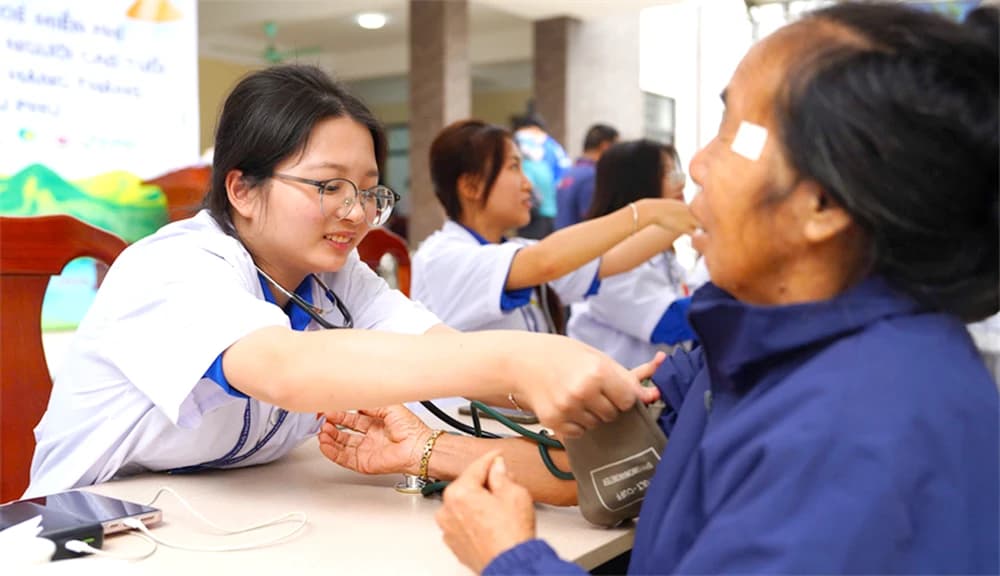 Sinh viên muốn trở thành bác sĩ phải qua kỳ kiểm tra năng lực hành nghề