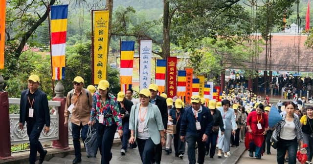 Hà Nội quảng bá hình ảnh thân thiện với bạn bè quốc tế qua 'Du xuân hữu nghị 2026'