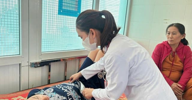 17 người nhập viện sau ăn bánh mì xe đẩy, nhiều trẻ em đau bụng nôn mửa hàng loạt