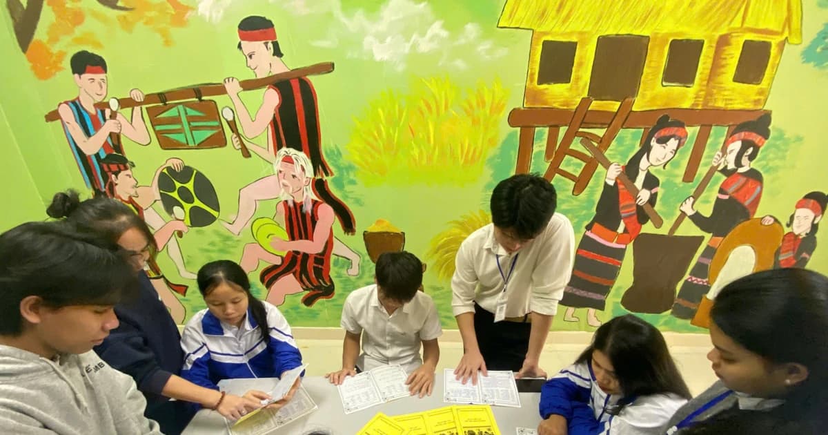 Học sinh ở Quảng Trị 'hồi sinh' chữ Brũ - Vân Kiều bằng mô hình sáng tạo