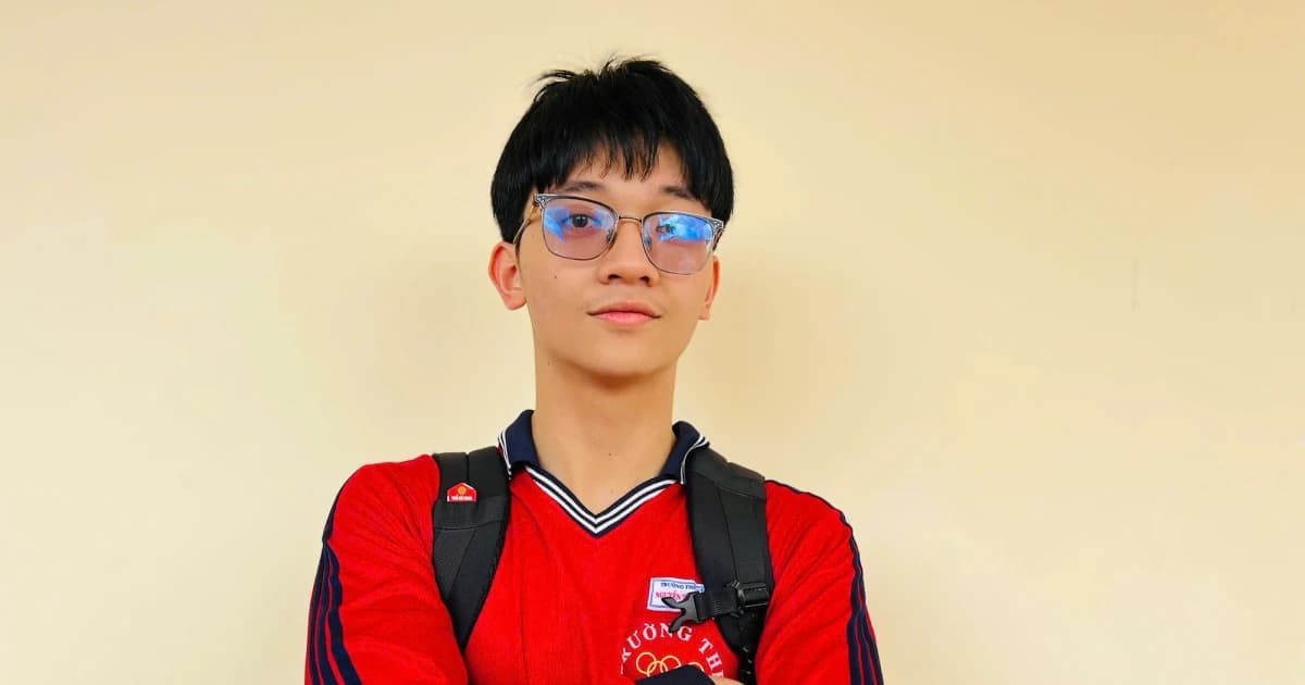 Bỏ lối học 'vắt kiệt sức', nam sinh Hải Phòng vẫn lập kỷ lục 98,98 điểm của Bách khoa Hà Nội