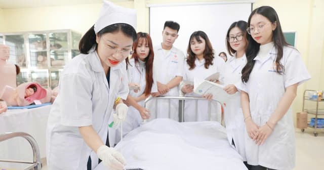 Không qua sát hạch quốc gia, bác sĩ vẫn ‘trắng tay’ giấy phép khám chữa bệnh