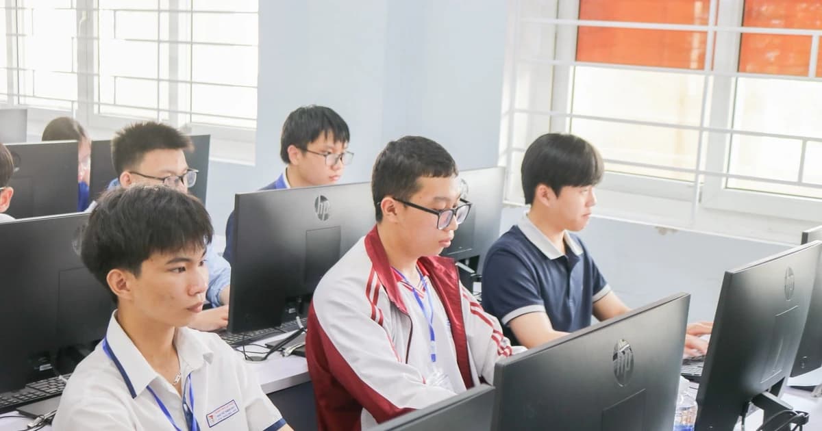 Gần 500 tài năng trẻ hội tụ tại Chung kết thi lập trình Hue-ICT Challenge 2026