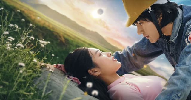 ‘Hẹn em ngày nhật thực’ cán mốc trăm tỷ, giữ vững top đầu phòng vé