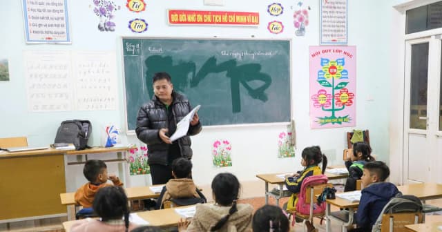 Thầy giáo tận tụy giữ lửa tri thức nơi biên viễn xứ Nghệ