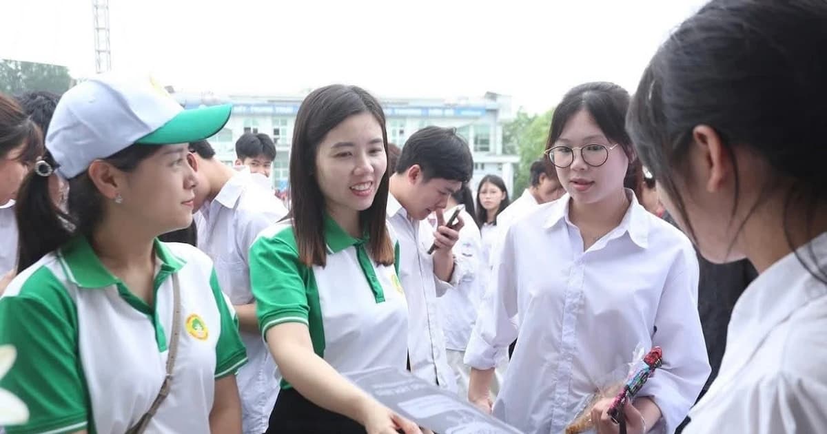 Hơn 1.000 học sinh Tuyên Quang tham gia Ngày hội tư vấn tuyển sinh, hướng nghiệp