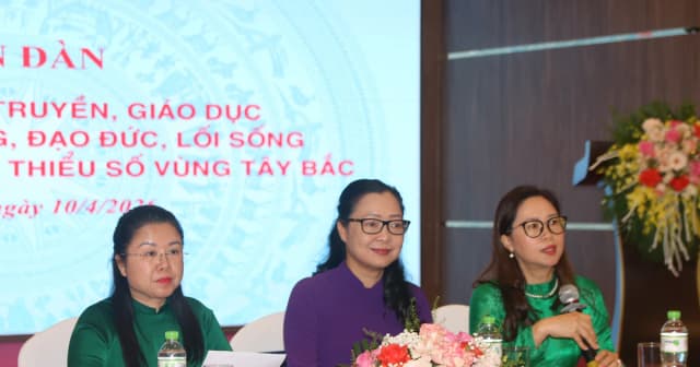 Chú trọng xây dựng thế hệ trẻ ‘vừa hồng vừa chuyên’