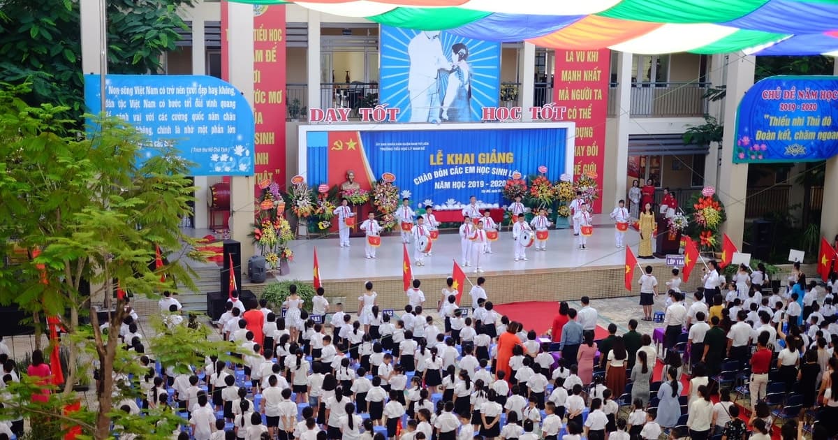 Hà Nội: Nhiều học sinh Trường Tiểu Lý Nam Đế đồng loạt đau bụng, nôn mửa sau bữa ăn bán trú