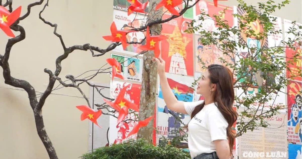 Quán cà phê ở Hà Nội rực rỡ sắc đỏ trước dịp lễ 30/4, thu hút giới trẻ đến 'check-in'