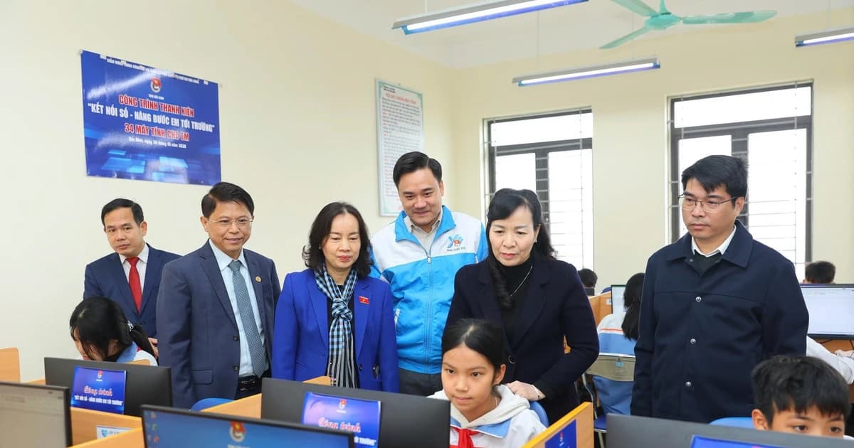 Bắc Ninh trao 100 máy tính từ công trình 'Kết nối số - Nâng bước em tới trường'