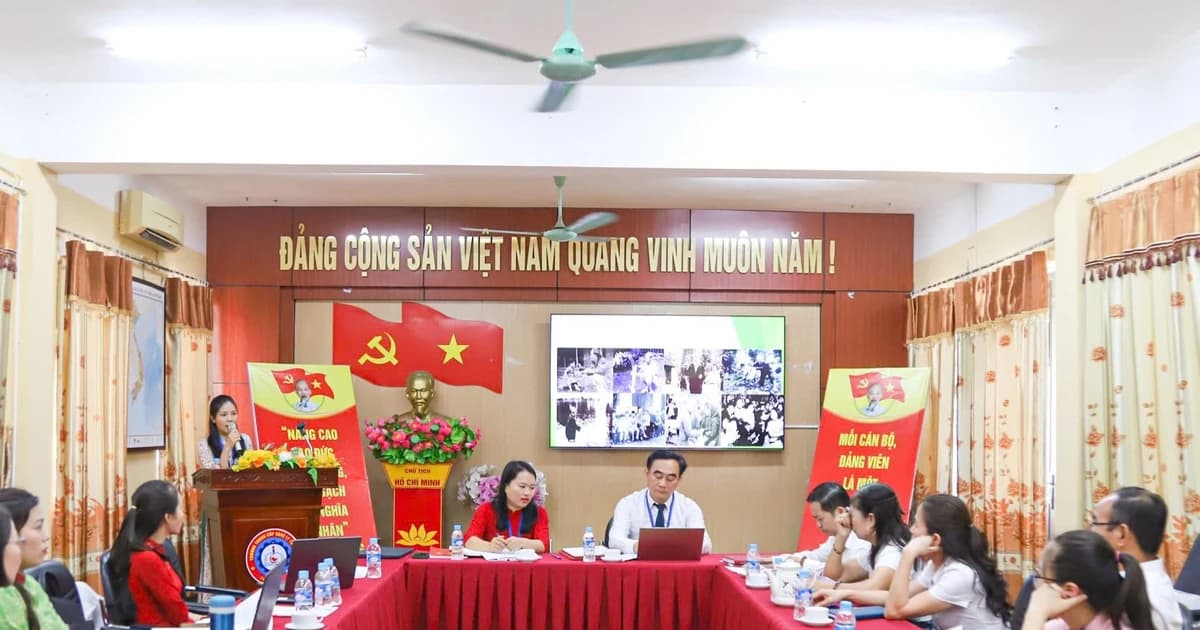 Trường Trung cấp nghề Lý Tự Trọng sinh hoạt chuyên đề theo gương Bác