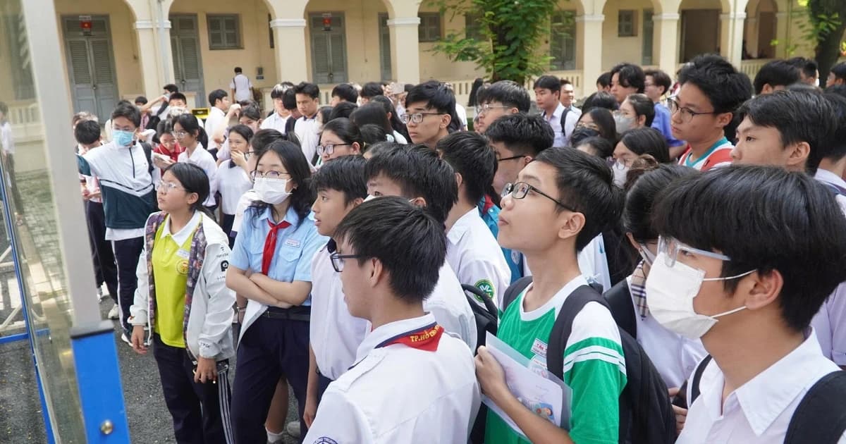 Nỗ lực giải bài toán chỗ học sau cấp THCS