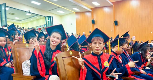 Lễ tốt nghiệp khóa song ngữ Việt - Anh đầu tiên tại Trường ĐH Luật Huế